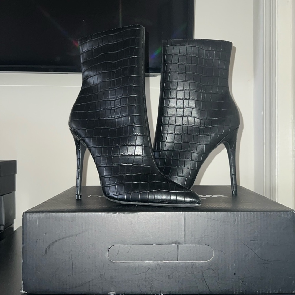 Black pu botties